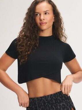SavageXFenty Split Open Women's Black Crewneck Short-Sleeve Top